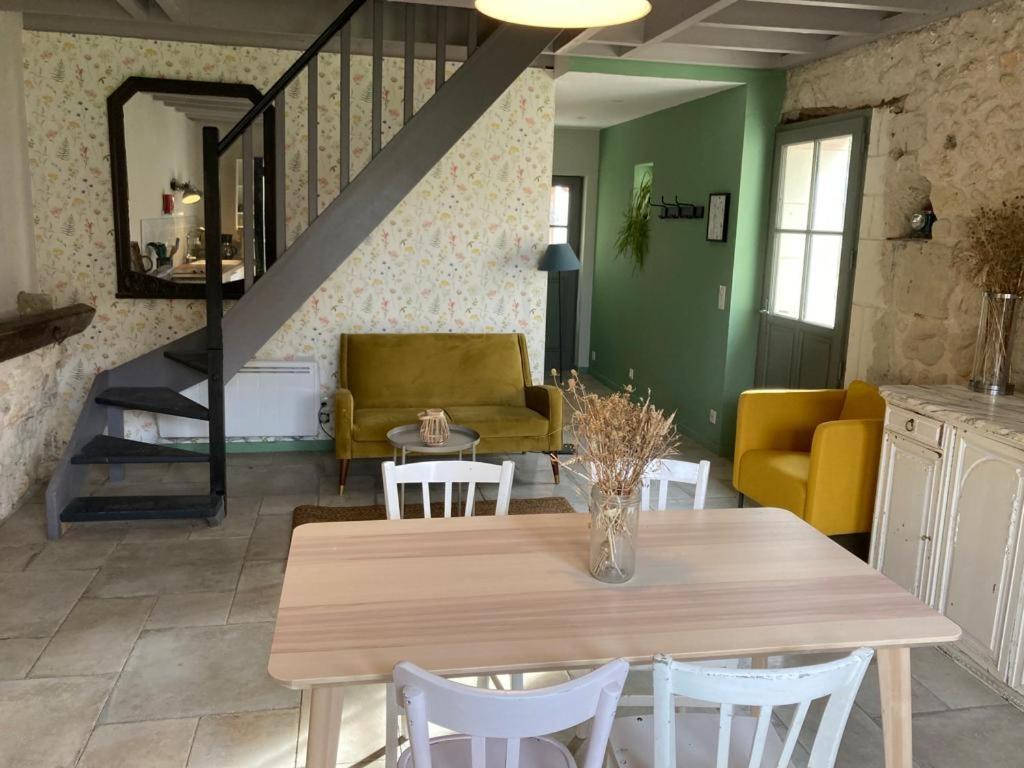 Le Gite De Moquesouris Nazelles-Negron Exterior photo